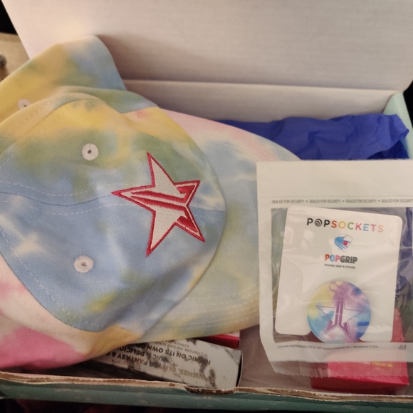 Jeffree Star Spring Premium Box - Picture 3 of 6